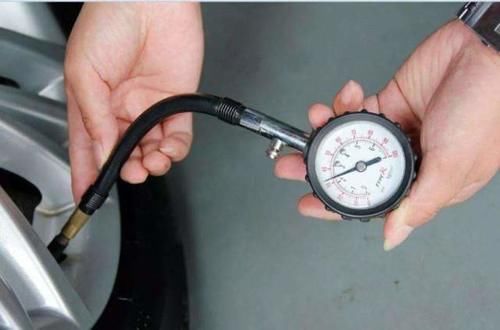 冬天最安全的輪胎氣壓是多少？到2.5是為了坑自己，這樣做是想救