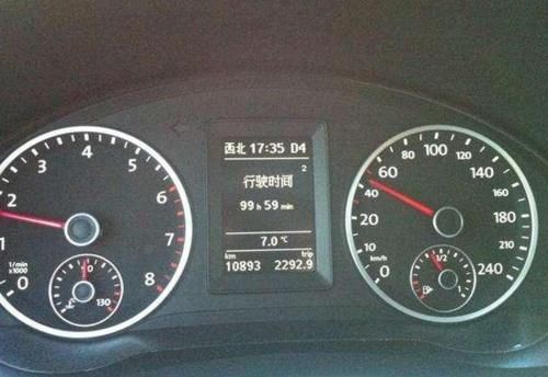 汽車發出的三個“信號”表明發動機積碳嚴重，應及時清理。
