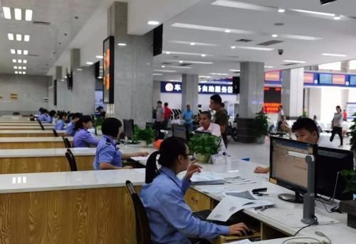 駕照上有這個(gè)號(hào)碼。六年免檢