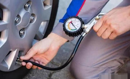 冬季輪胎氣壓是2.4？老司機(jī):只有不懂車的人才使用2.4。我用這個(gè)號(hào)碼。
