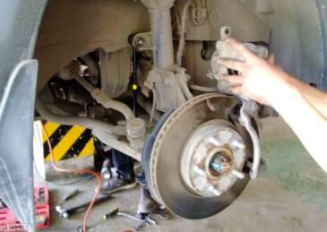 制動盤多久更換一次?