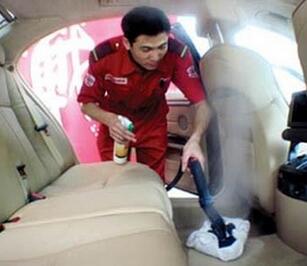 如何清潔汽車地毯
