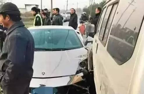 [車標那些事]10萬的車偷偷改成100萬的車標我能理解，但上千萬的跑車硬是改成