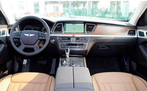 [車標(biāo)志]偶遇一輛豪車，它車