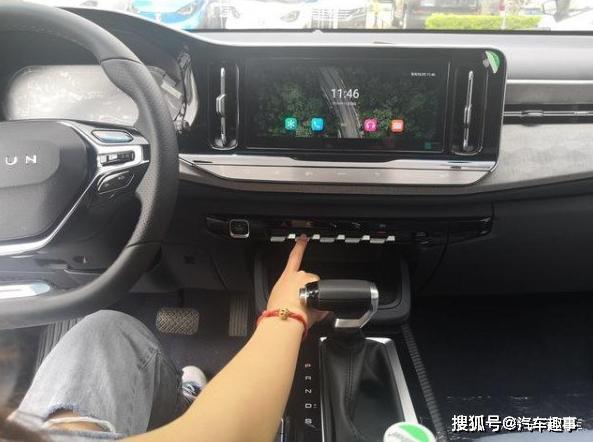 [車標]雙色車身+鉆石車標，軸