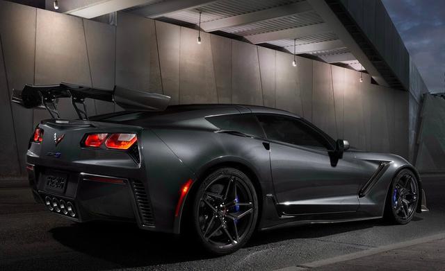 這款車車標很低調，看起來像五菱，但一般人惹不起，價格上百萬