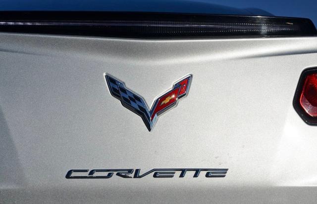 這款車車標很低調，看起來像五菱，但一般人惹不起，價格上百萬