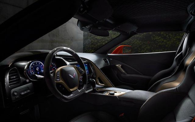 這款車車標很低調，看起來像五菱，但一般人惹不起，價格上百萬