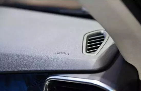 領(lǐng)克01的車標(biāo)有何含義?