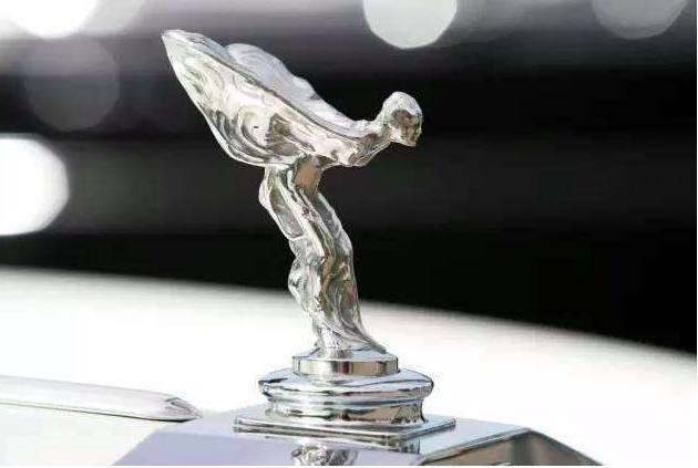 全球公認的十大較美車標，邁巴赫、奔馳排倒數，苐yi名當之無愧！