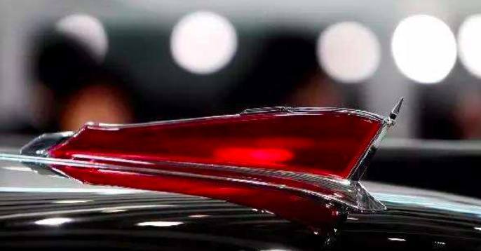 全球公認的十大較美車標，邁巴赫、奔馳排倒數，苐yi名當之無愧！