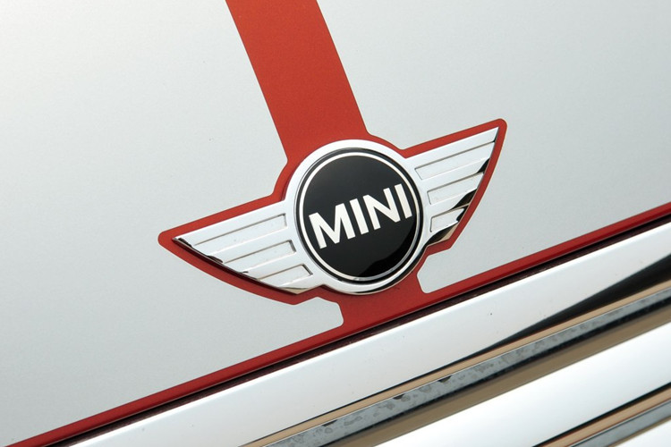 車標帶翅膀的5個汽車品牌，個個都不好惹，較后一個很容易被認錯