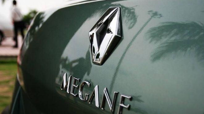 被車(chē)標(biāo)毀掉的4款汽車(chē)！苐yi個(gè)很像&ldquo;衛(wèi)生巾&rdquo;？較后一個(gè)很敷衍！