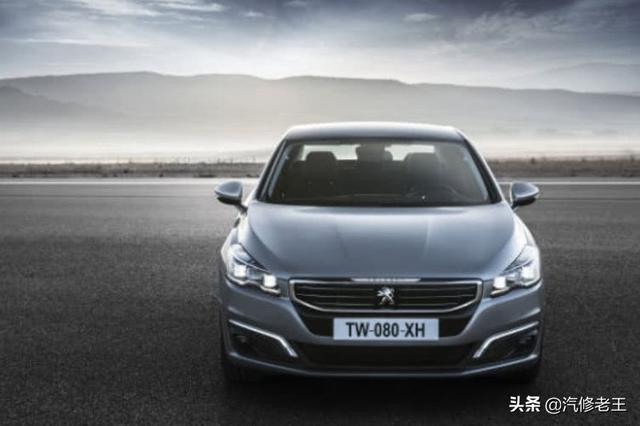 前車標上帶數字，后車標下帶字母，法系車終于被逼急了