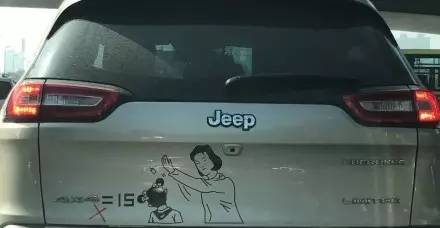 車標都被玩壞了！這些車主一個個都是戲精吧 但較酷的居然是&hellip;