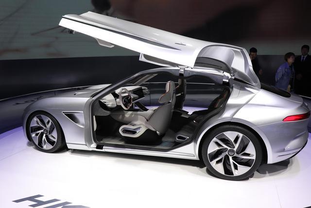 2018車展上，這兩款車的車標，一個像瑪莎拉蒂，一個像蜻蜓