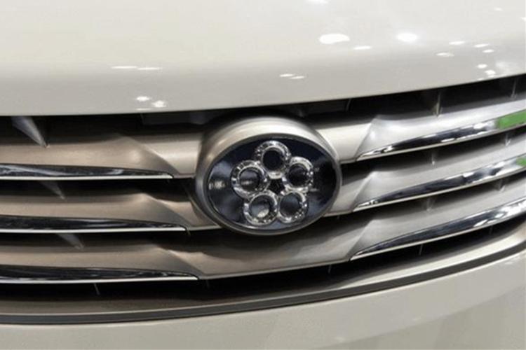 路上幾乎看不到的4個(gè)車標(biāo)，圖1是一朵梅花，能認(rèn)出三個(gè)算我輸！