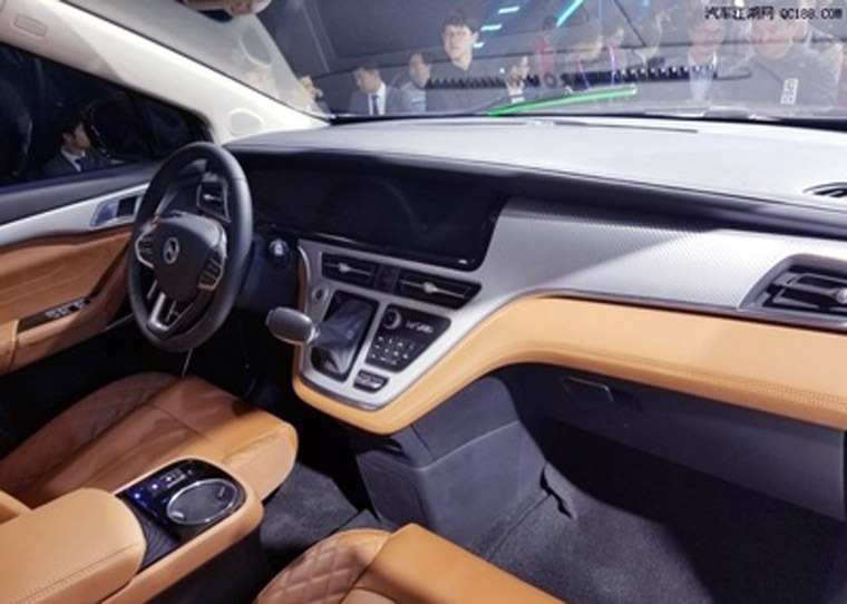 國產較新MPV神車，車標帶一匹馬！看了外觀內飾寶駿甘拜下風