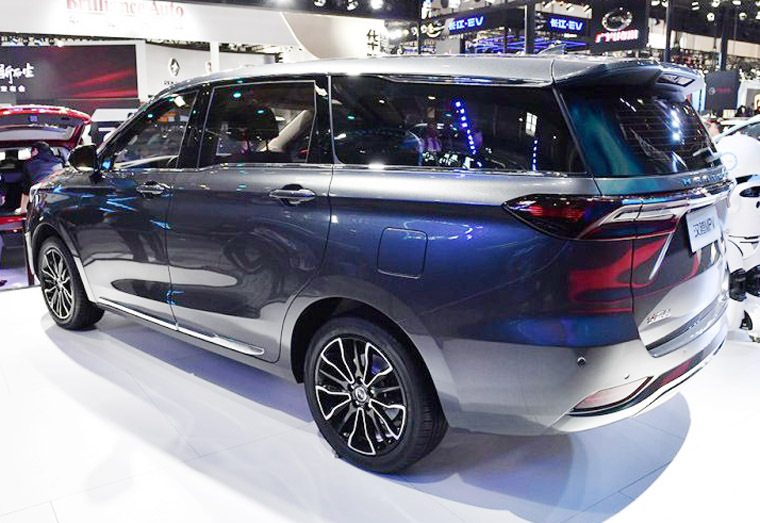 國產較新MPV神車，車標帶一匹馬！看了外觀內飾寶駿甘拜下風