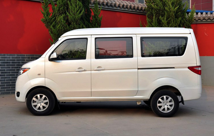 國產較霸氣面包車！車標帶一頭牛，蘭博基尼看了嚇一跳