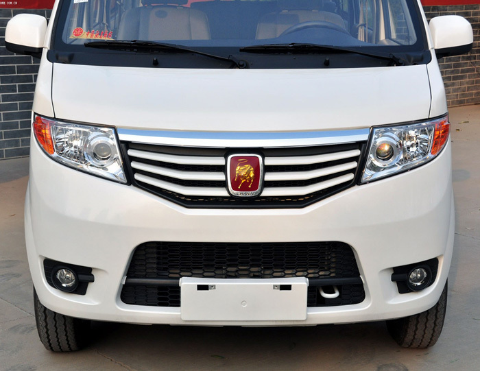 國產較霸氣面包車！車標帶一頭牛，蘭博基尼看了嚇一跳