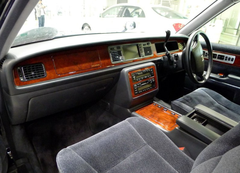 車(chē)標(biāo)是只金鳳凰，比勞斯萊斯更尊貴，車(chē)長(zhǎng)5.3米只賣(mài)75萬(wàn)