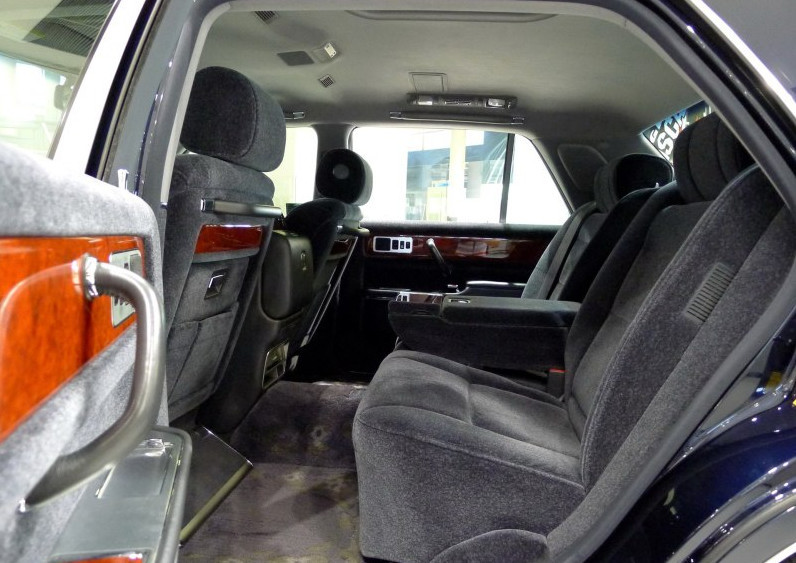 車(chē)標(biāo)是只金鳳凰，比勞斯萊斯更尊貴，車(chē)長(zhǎng)5.3米只賣(mài)75萬(wàn)