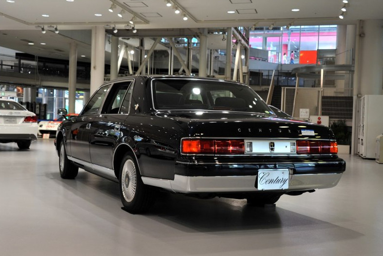 車(chē)標(biāo)是只金鳳凰，比勞斯萊斯更尊貴，車(chē)長(zhǎng)5.3米只賣(mài)75萬(wàn)