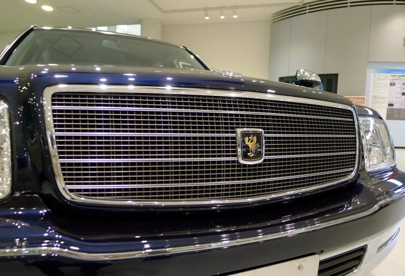 車(chē)標(biāo)是只金鳳凰，比勞斯萊斯更尊貴，車(chē)長(zhǎng)5.3米只賣(mài)75萬(wàn)