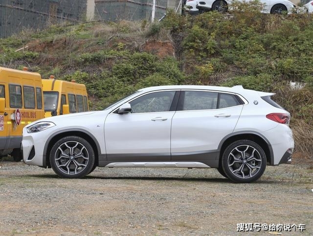 車標就值十萬的3款豪華SUV，網友：以后買車要繞著走