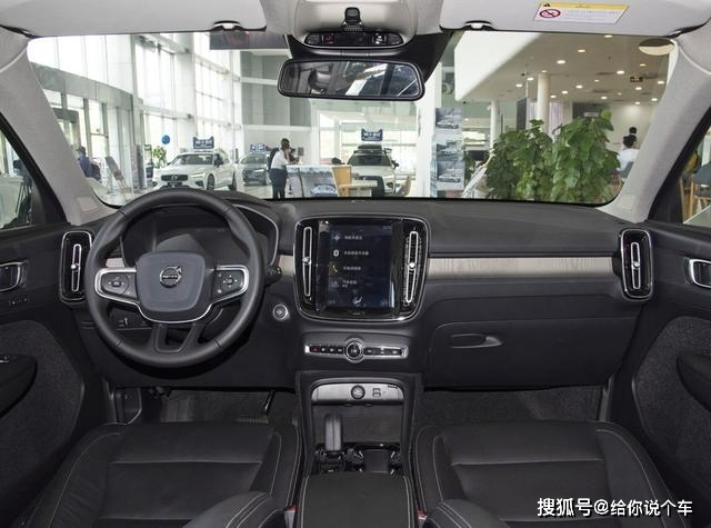 車標就值十萬的3款豪華SUV，網友：以后買車要繞著走