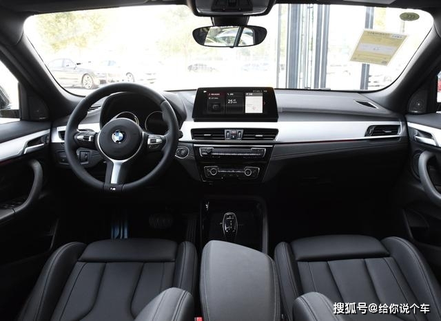 車標就值十萬的3款豪華SUV，網友：以后買車要繞著走