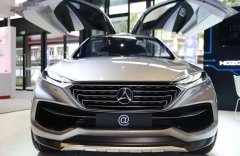 別再調侃比亞迪車標了，這款國產車標檔次不輸奔馳