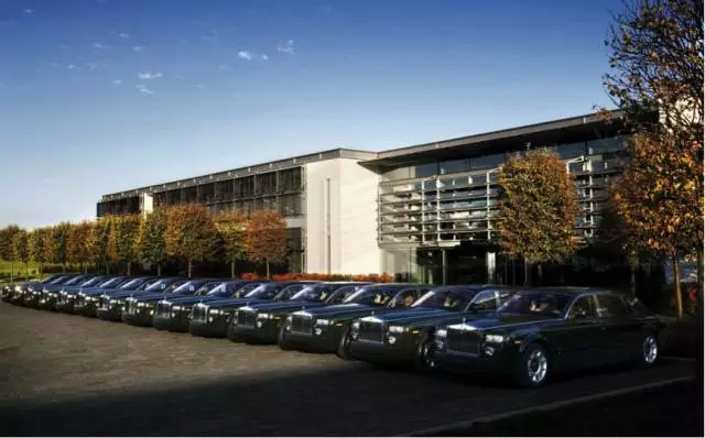 車標就能換寶馬，千萬級的車長啥樣？