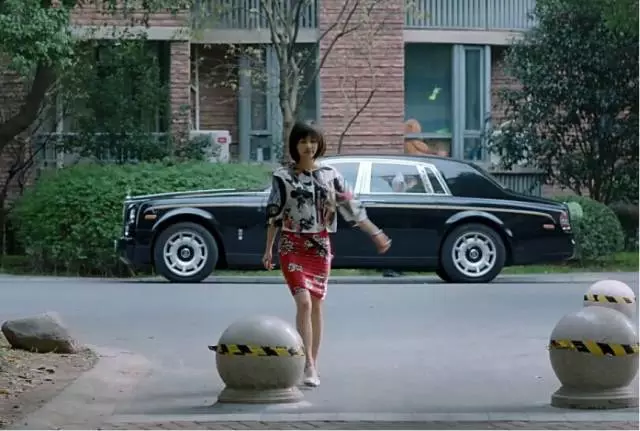 車標就能換寶馬，千萬級的車長啥樣？