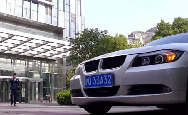 車標就能換寶馬，千萬級的車長啥樣？