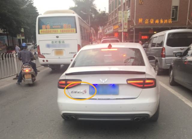 這些被車主&ldquo;改裝&rdquo;后的車標讓人看呆了！但較酷的居然不是法拉利和寶馬，而是&hellip;