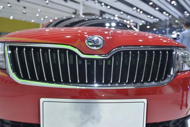 公認較丑的5個車標，第三個號稱男司機克星，第四個太像女性用品