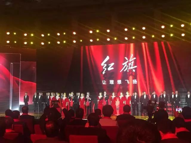 這應(yīng)該是國產(chǎn)較美車標(biāo)！一汽發(fā)布紅旗全新&ldquo;盾牌&rdquo;車標(biāo)，紅旗汽車新LOGO，這是要上天啊