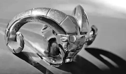 除了勞斯萊斯小金人，歷史上還有過這些立體車標，一個都沒見過！