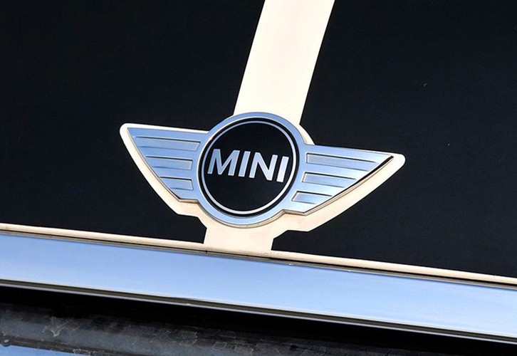 &ldquo;車標帶翅膀&rdquo;的汽車品牌不要惹，每個都是狠角色，第4個很眼熟