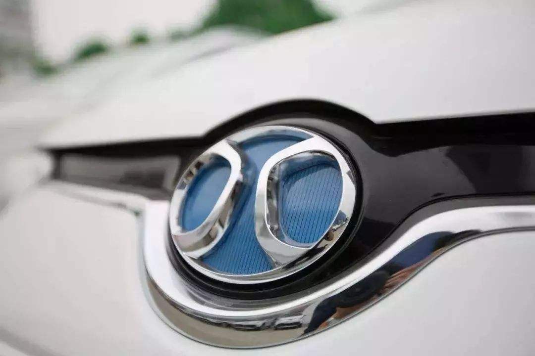 5大公認較丑車標，每一個都不忍直視，車主都不好意思開出門！