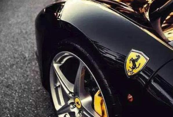 這四個品牌的車標都是動物，其中兩個保時捷不敢惹