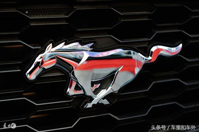 法拉利、保時捷、福特野馬、寶駿車標上的馬兒有什么不同？