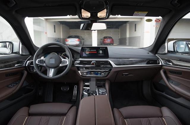 遮住車標(biāo)，這些內(nèi)飾能認(rèn)出來(lái)三個(gè)的都是老司機(jī)