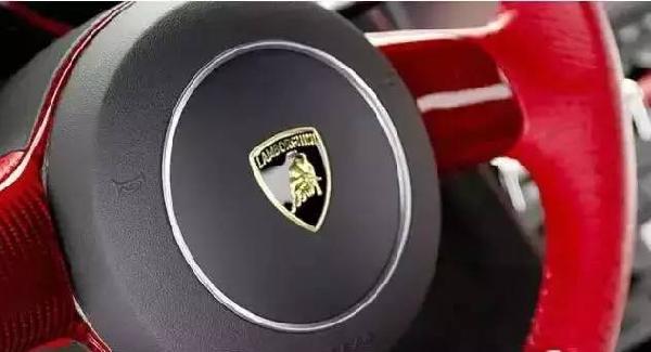 《速8》里的豪車你不懂，這些豪車車標也不認識？