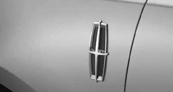 《速8》里的豪車你不懂，這些豪車車標也不認識？