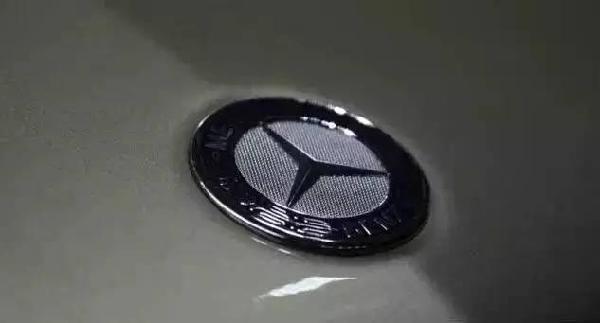 《速8》里的豪車你不懂，這些豪車車標也不認識？