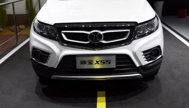 車標這事，設計太LOW了確實得換，你說紅旗汽車，換個新標能月銷五千輛嗎？