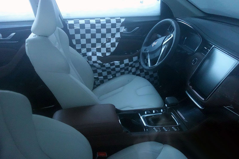 長安換國產(chǎn)較美車標(biāo)，新車外觀霸氣不輸奧迪，看到內(nèi)飾哈弗都怕了